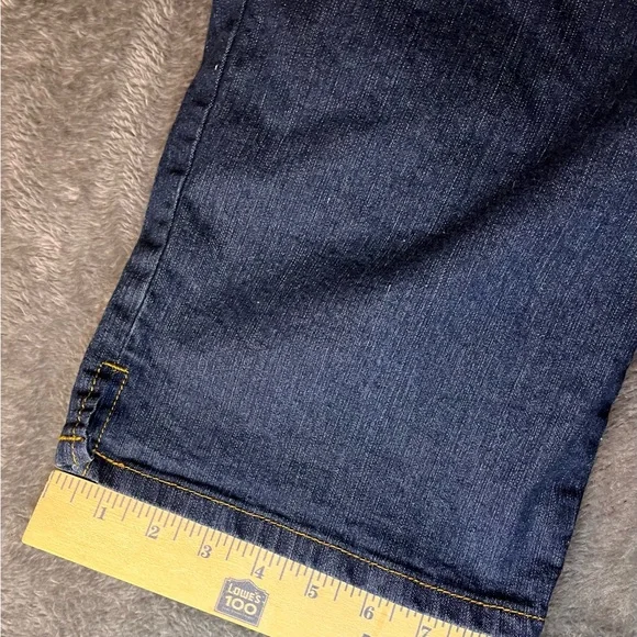 Dark Blue Women’s Capri’s - Classic Denim Style Size 22W - Picture 8 of 11